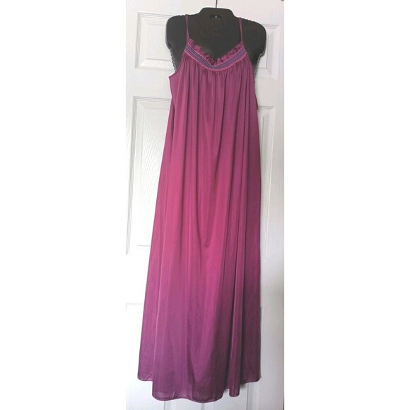 Vintage Vanity Fair Nylon Nightgown Long Deep Purple Sz Medium USA Made Coquette - Picture 1 of 10